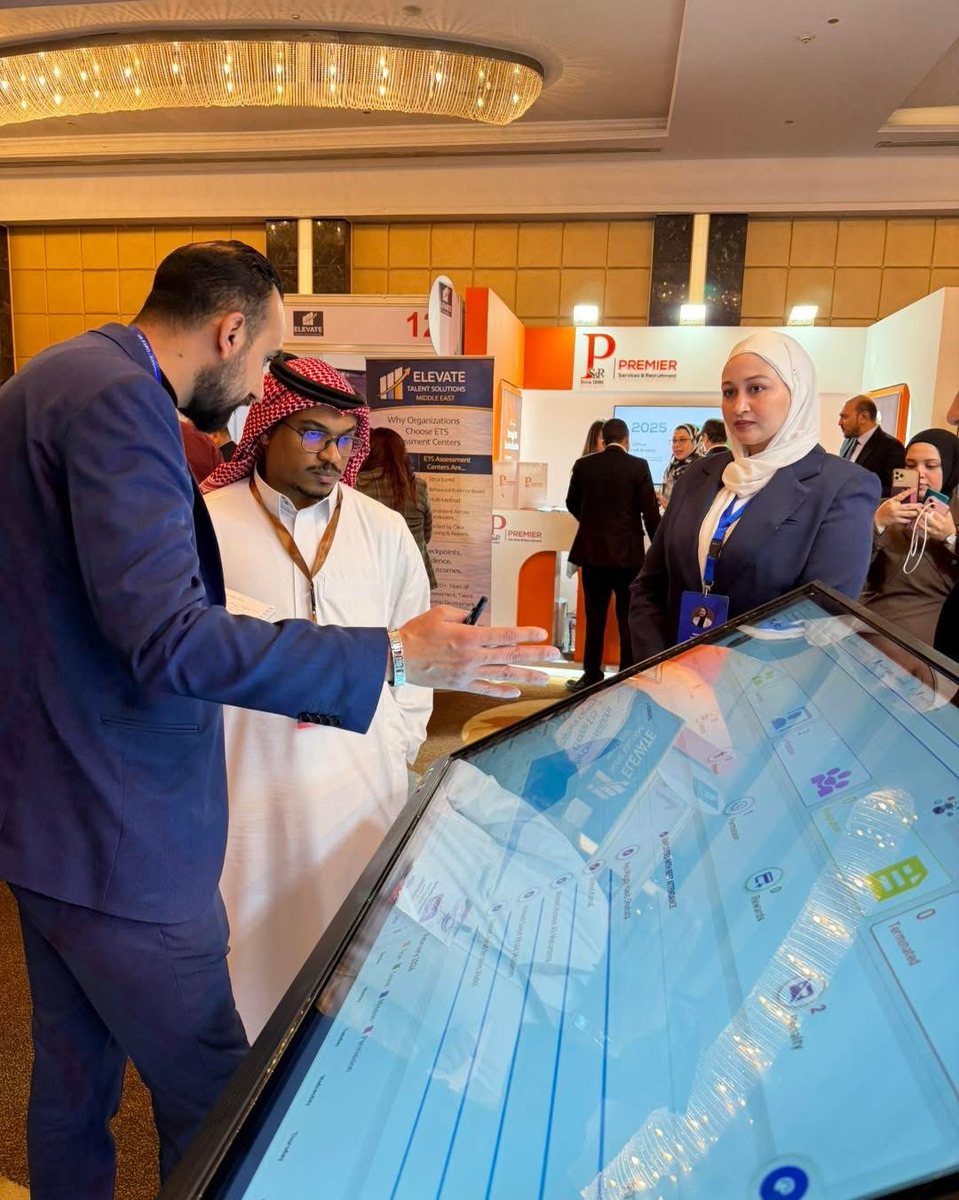 Conversations at the Nova HR stand
